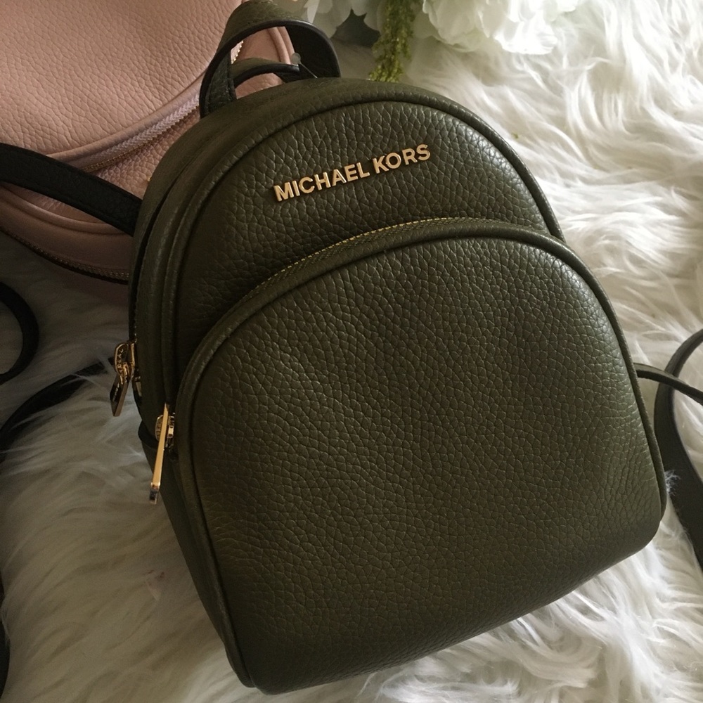 Final sale✨Michael Kors mini xs backpack Xbody - Picture 3 of 8